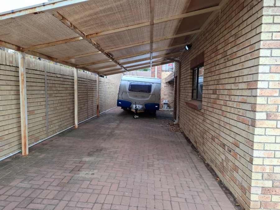 3 Bedroom Property for Sale in Langenhovenpark Free State